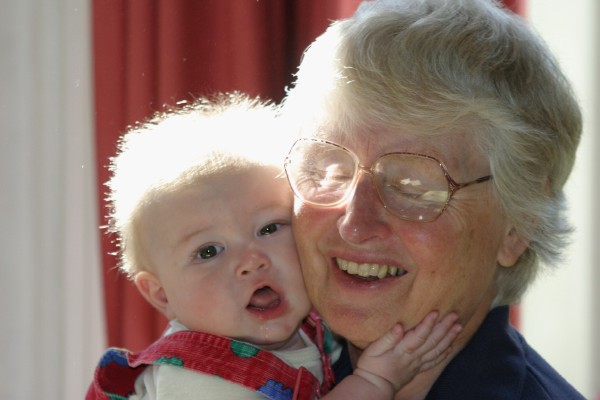 Cornwall Weblog: Sebastian and Granny Deborah (IMG_0607.JPG, 600 x 400, 48.0K) 