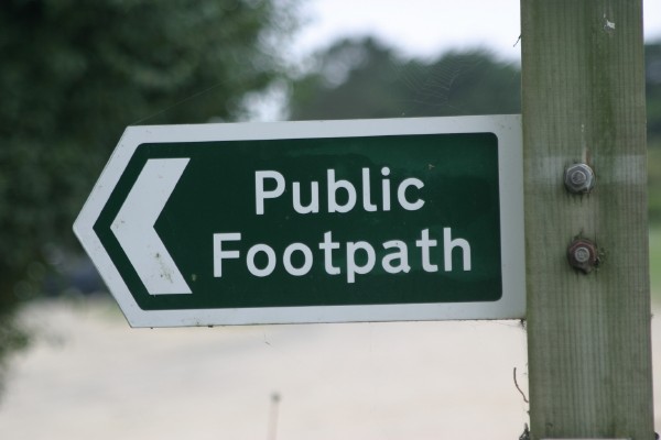 Cornwall Weblog: Public Footpath sign (IMG_0773.JPG, 600 x 400, 40.0K) 