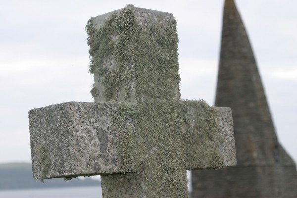 Cornwall Weblog: St. Enodoc Church cross and steeple (IMG_0802.JPG, 600 x 400, 56.0K) 