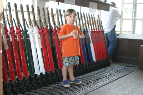 Cornwall Weblog: Nathaniel in train switching house (IMG_0867.JPG, 600 x 400, 72.0K) 