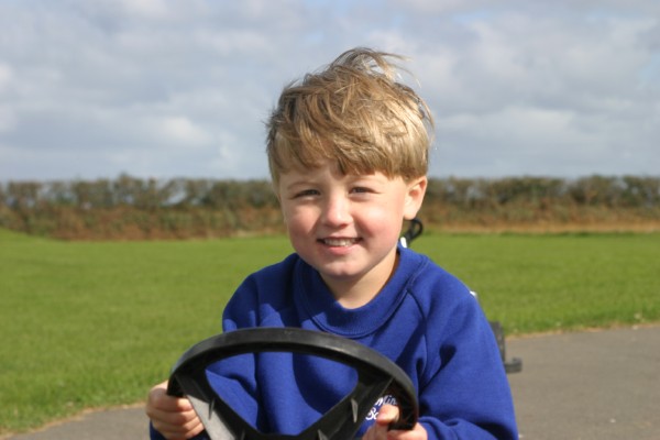 Cornwall Weblog: Nathaniel driving a tractor (IMG_0945.JPG, 600 x 400, 40.0K) 