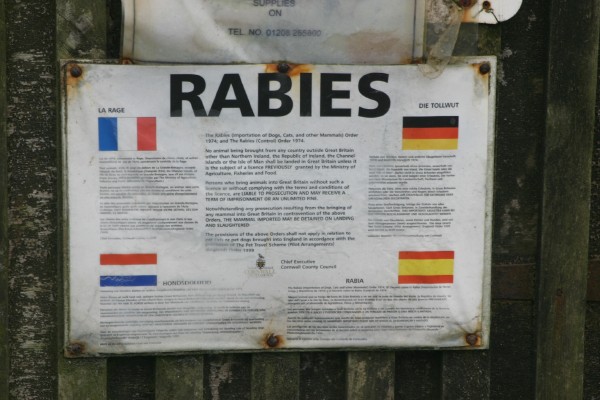 Cornwall Weblog: UK Rabies sign (IMG_1172.JPG, 600 x 400, 68.0K) 