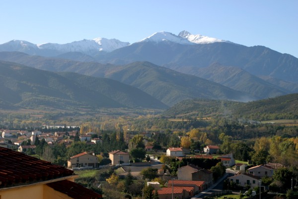 Cornwall Weblog: Pyrennes from Rodes, France (IMG_1897.JPG, 600 x 400, 56.0K) 