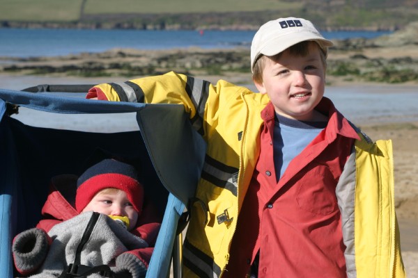 Cornwall Weblog: Nathaniel and Sebastian, Daymer Bay (IMG_3166.JPG, 600 x 400, 64.0K) 