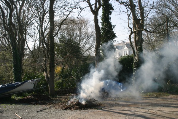 Cornwall Weblog: Tending the fire, Cornwall (IMG_3607.JPG, 600 x 400, 104.0K) 