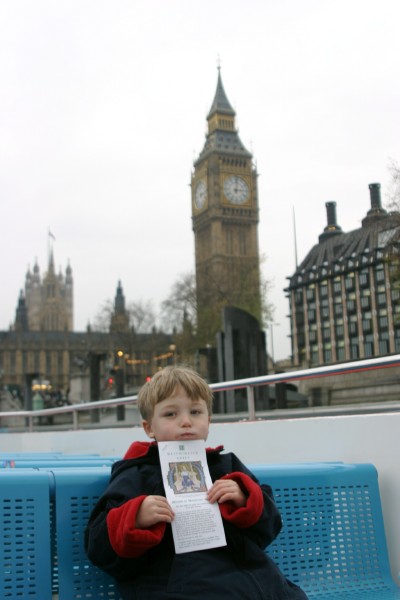 Nathaniel in London: Photo 43 (IMG_2368.JPG, 400 x 600, 44.0K) 